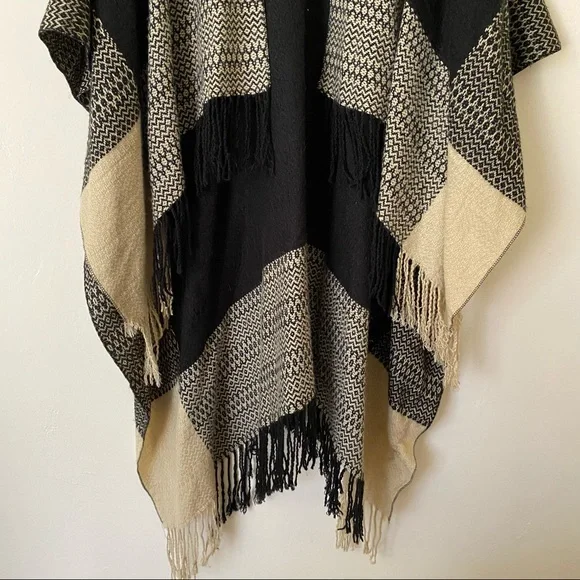 [ Sold ] Black and Beige Open Front Blanket Poncho with Fringe - Picture 4 of 6